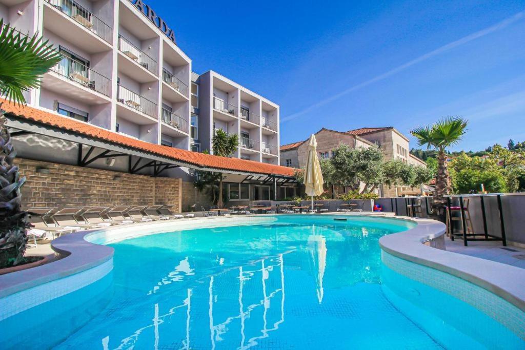 Hotel לומבארדה מראה חיצוני תמונה
