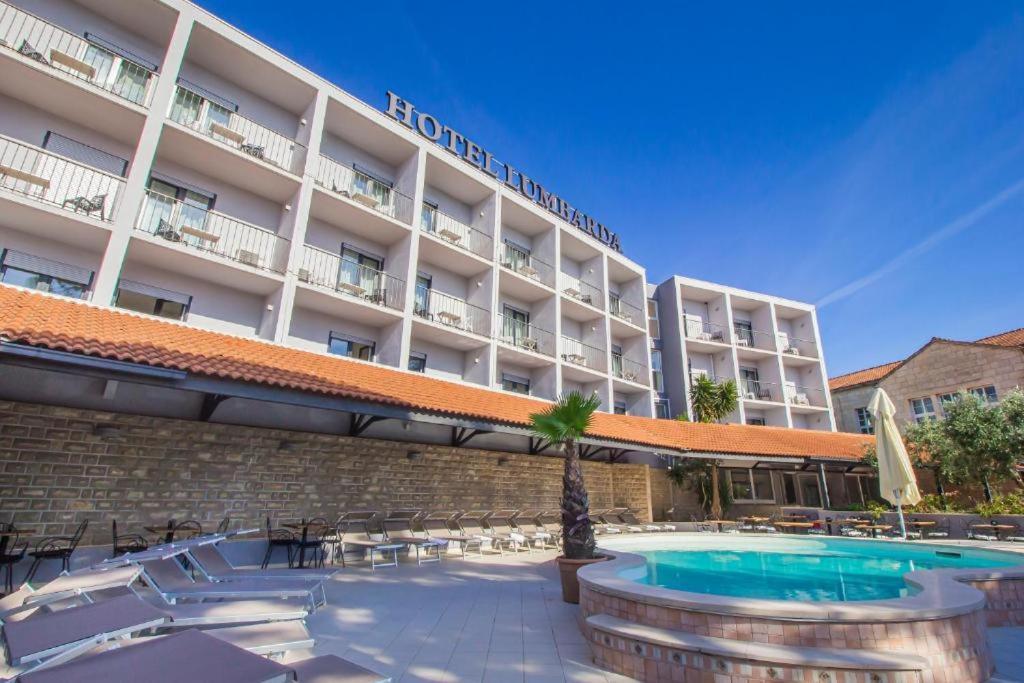 Hotel לומבארדה מראה חיצוני תמונה
